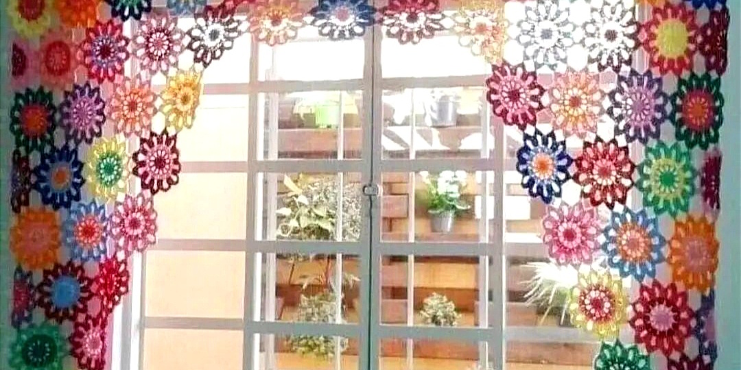 Вязание для домашнего декора: коврики, салфетки и даже шторы