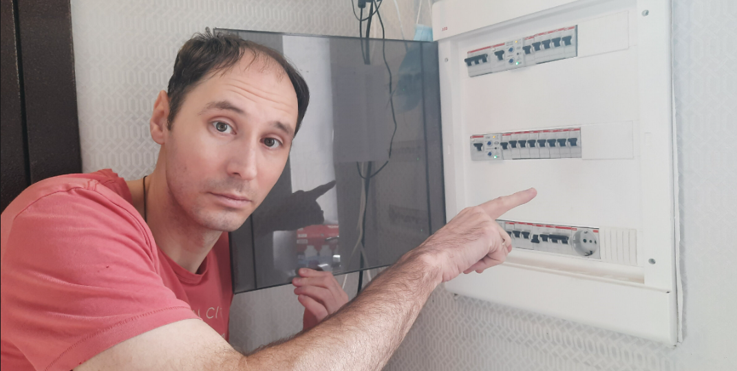 Почему электромонтажники редко берутся за переделку электрощита