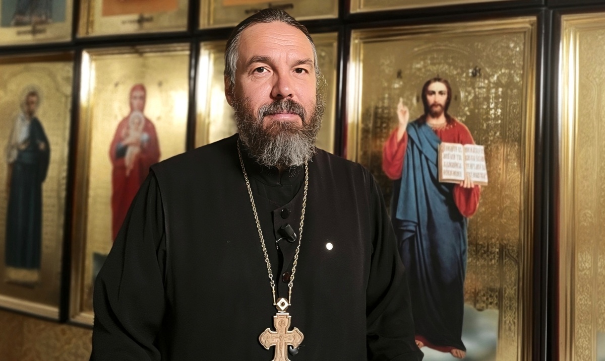 Евгений Попиченко — протоиерей, настоятель Собора в честь Успения Пресвятой Богородицы (г. Екатеринбург), руководитель Отдела социального служения Екатеринбургской епархии, телеведущий, основатель интернет-проекта «Благая часть», отец пятерых детей.