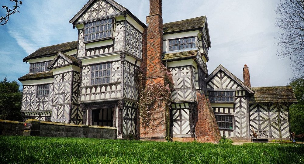 «Какой же он несуразный!». Почему я поспорила с призраком владельца Литтл-Мортон-Холла о красоте его дома