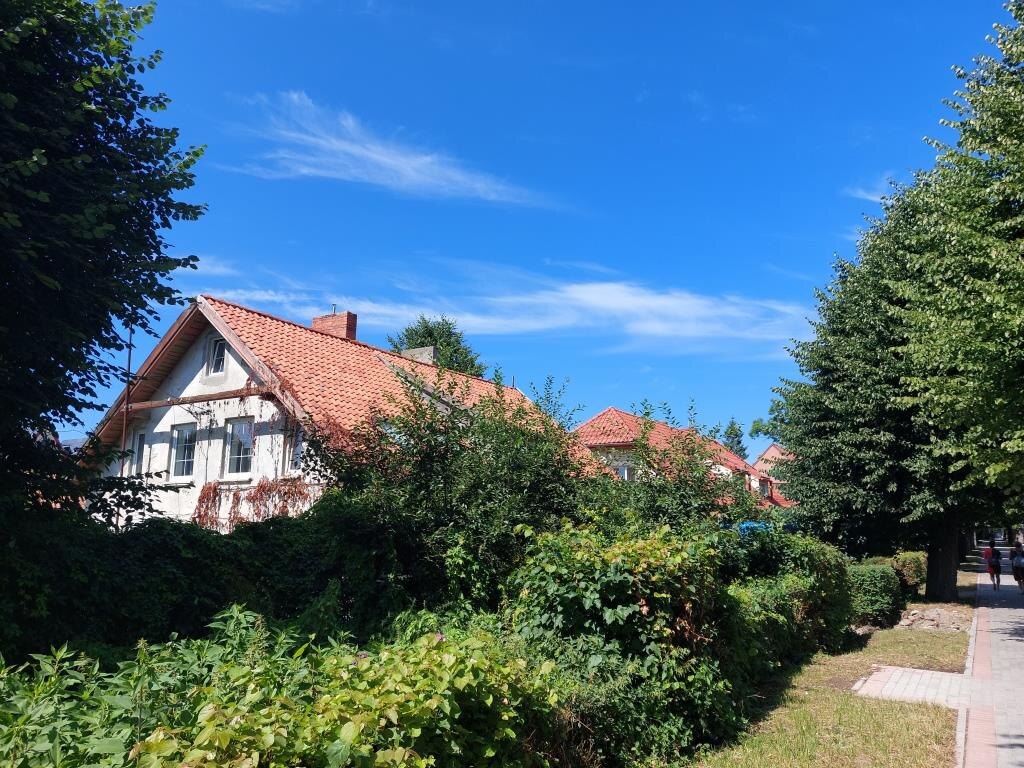 Кто-то: Только не говори, что поехал туда фотографировать эти домики. Или ты за этим и поехал?