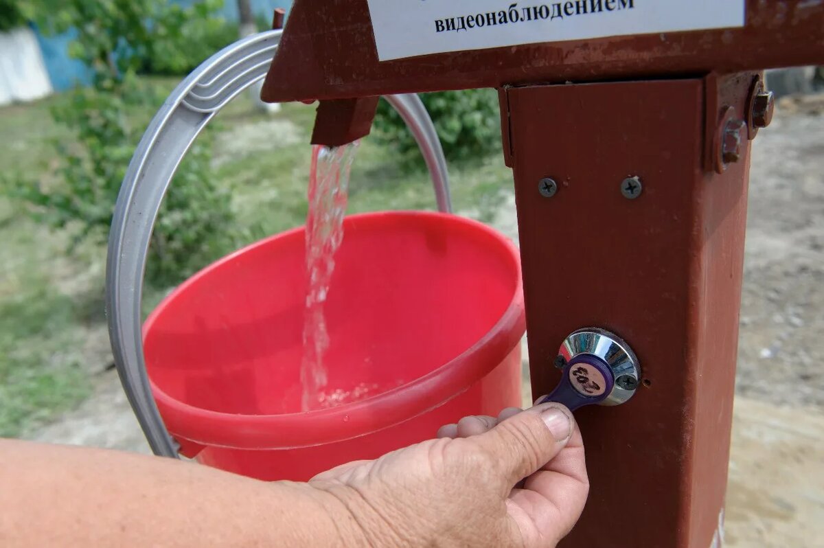 Вода это жизненнонеобходимый источник. Всем известно , что Без воды и ни туды и ни сюды.