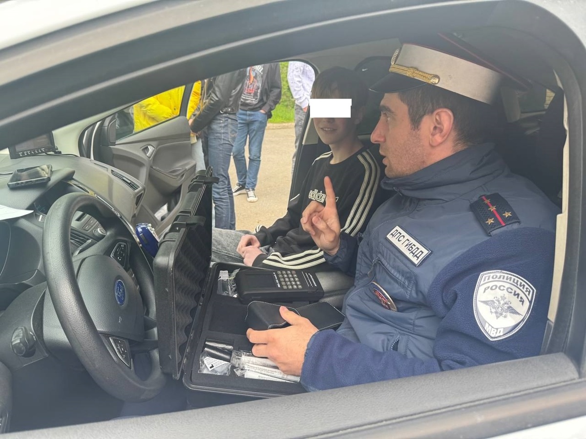 Почему водителю всегда нужно садиться в патрульный автомобиль ГИБДД для составления протокола