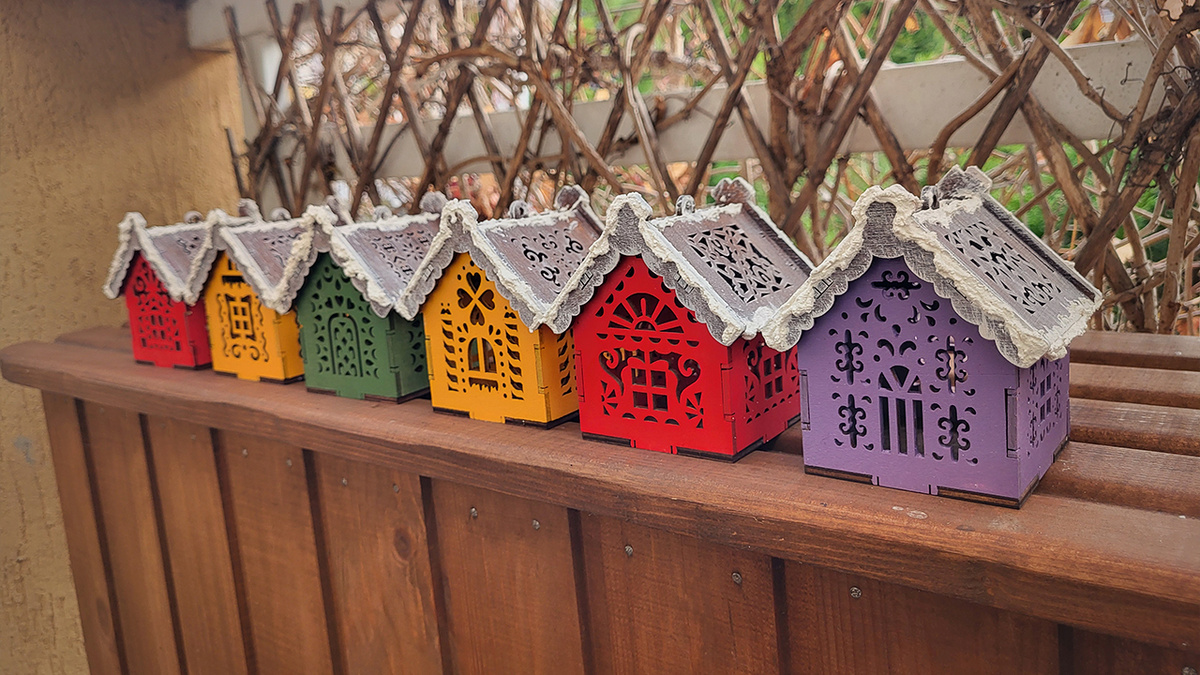 Мои домики со снегом на крышах - фото автора Ольги Суховой.