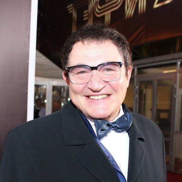     Дмитрий Дибров продает дом после развода