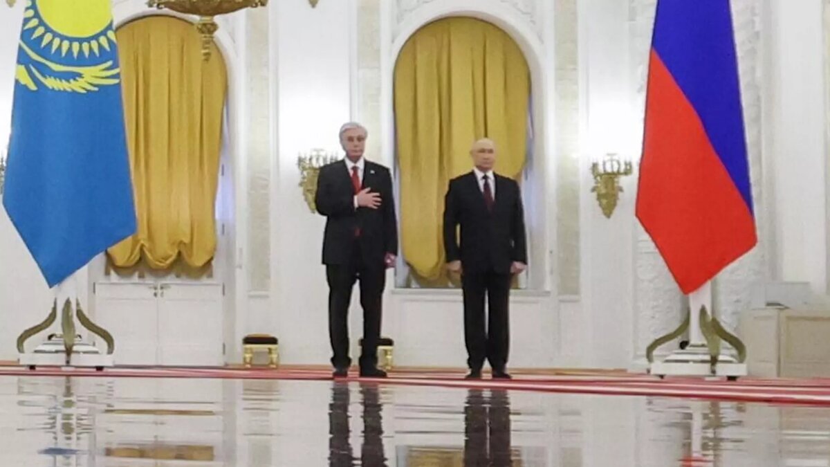 Переговоры президента Владимира Путина и президента Казахстана Касым-Жомарта Токаева /  © POOL
