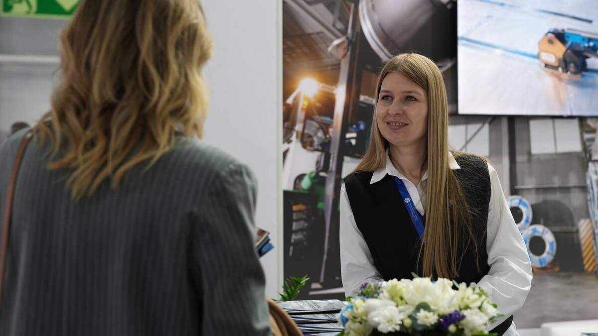 На нашем стенде — постоянный поток гостей: представители производств, строители, дистрибьюторы.