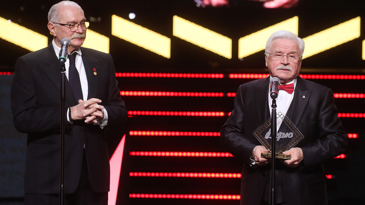   Вячеслав Прокофьев /ТАСС- Никита Михалков и Сергей Никоненко в 2021 г.