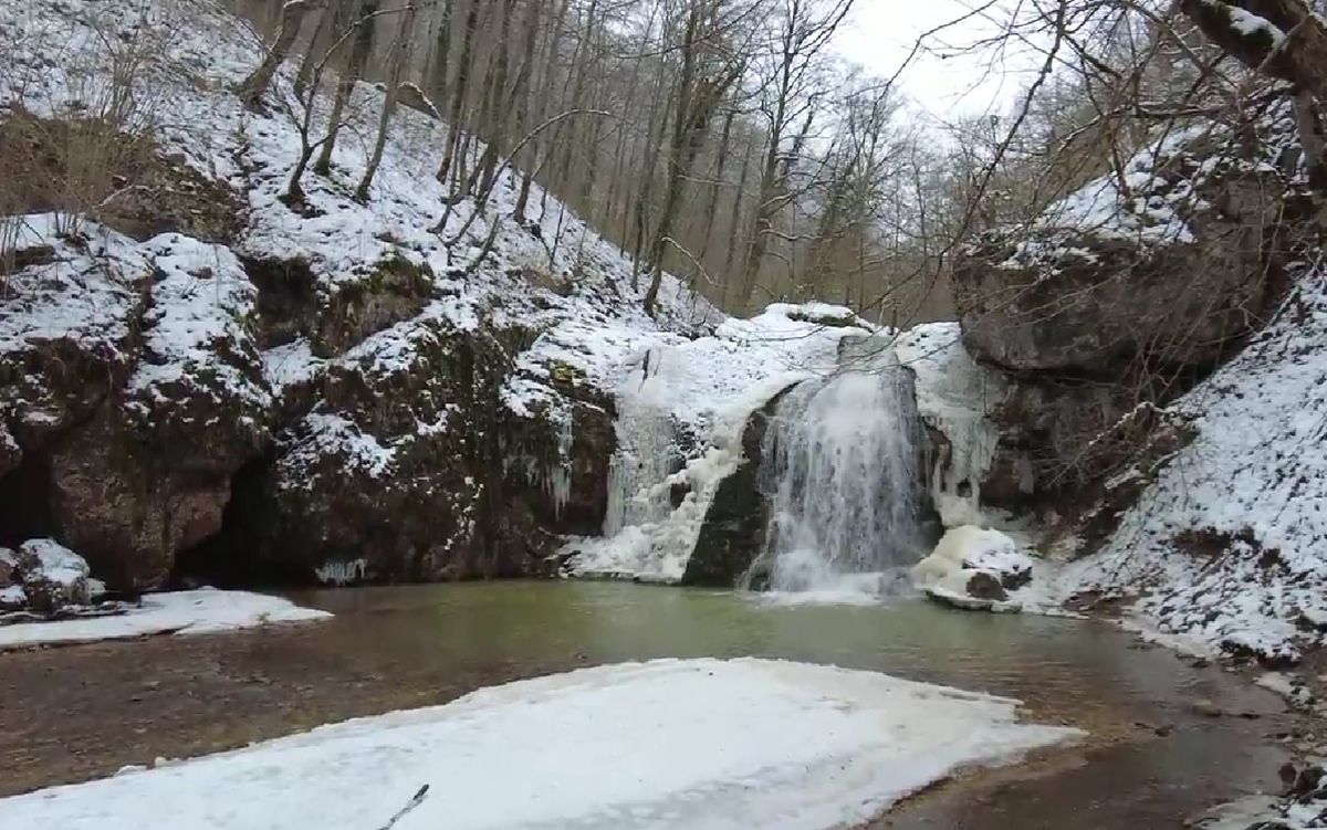 Водопад Шум в ущелье Руфабго