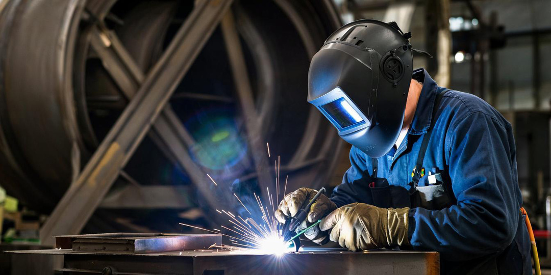 Какие разряды имеют сварщики и что они должны уметь согласно этим разрядам? Когда искры — часть профессии