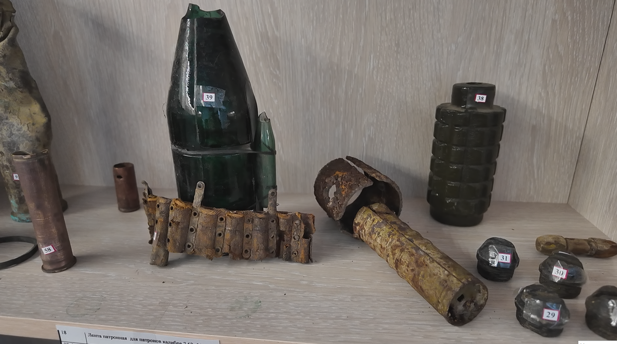 Экспонаты в школьном музее села Уварово