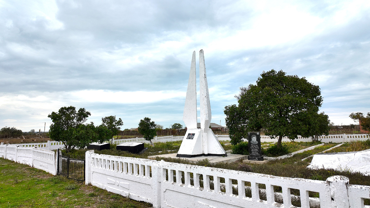 Мемориальный комплекс с братскими могилами бойцов Крымского фронта