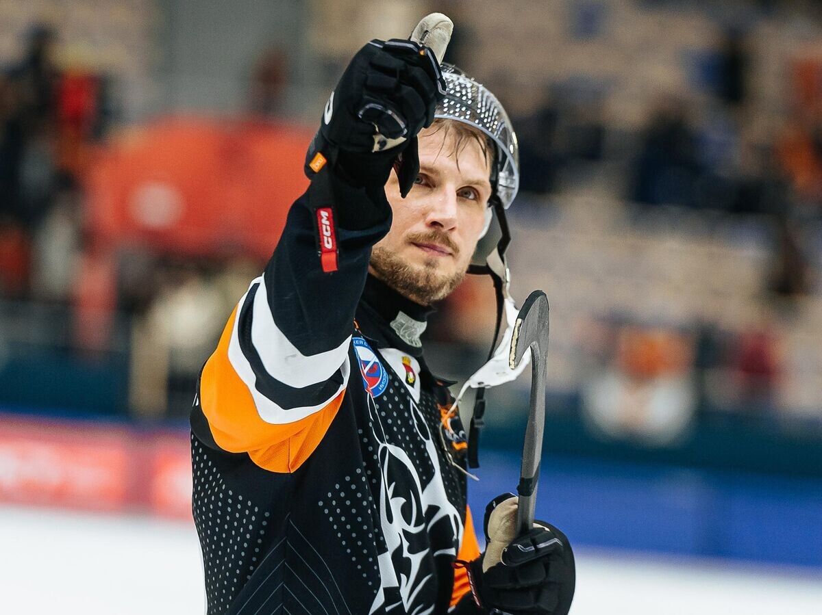    Игрок клуба "Кузбасс" по хоккею с мячом© ХК "Кузбасс (Кемерово)"