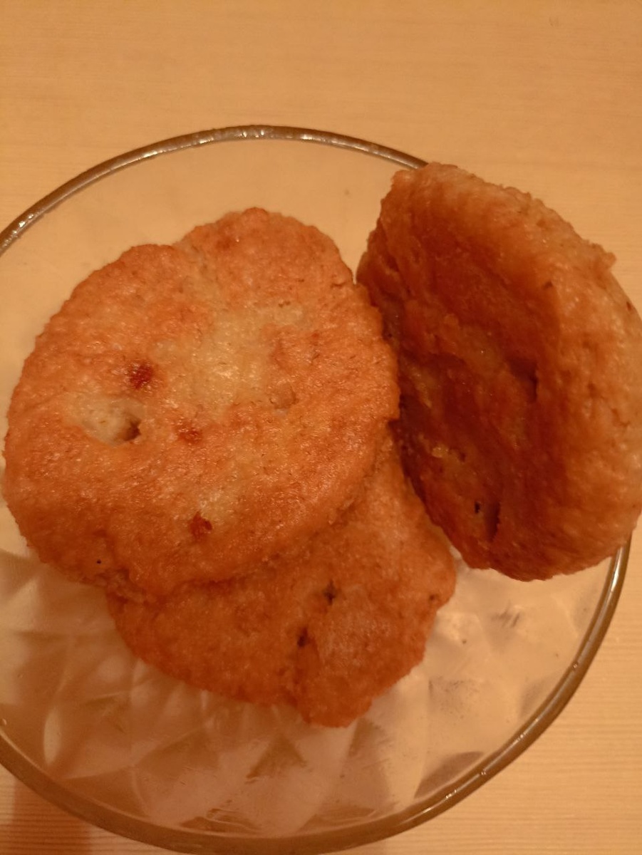 из овсянки можно приготовить не только кашу и печенья, из нее получаются чудесные овсяные биточки на растительном масле