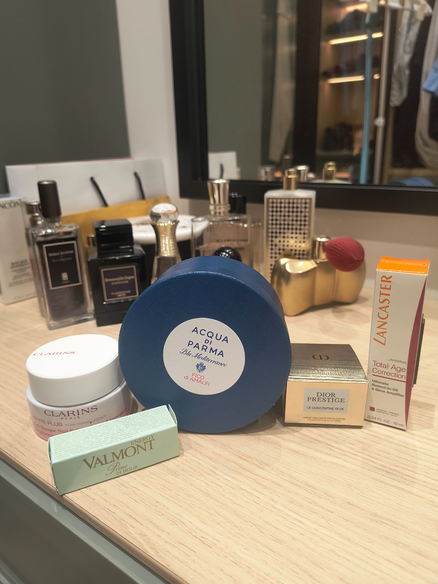 Миньки -Диор для глаз, Вальмонт/Ланкастер для лица, Аква Ди Парма Инжир - гель для душа и парфюм (хотя самый лучший Инжир у Армани Прайв). Ночная маска Кларанс. 