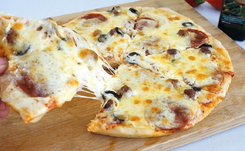 Пицца на сковороде за 20 минут: рецепт для тех, кто не любит ждать