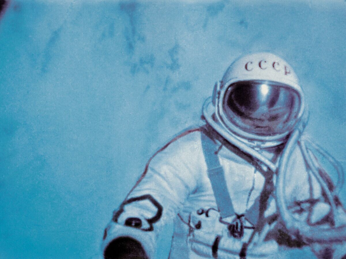    А. Леонов в открытом космосе© РИА Новости