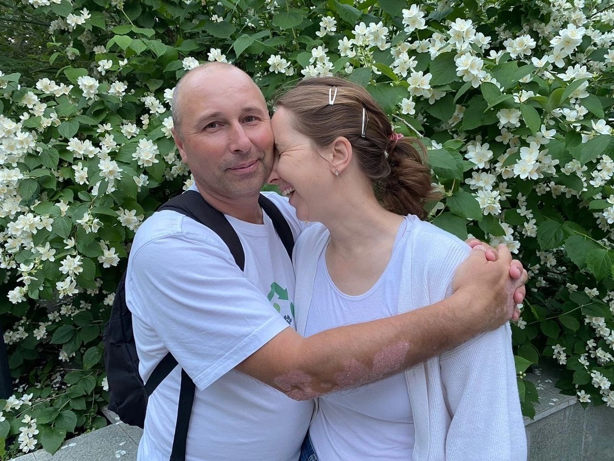 И вот так с улыбкой, в обнимку, без слез оказывается можно жить свою единственную жизнь.