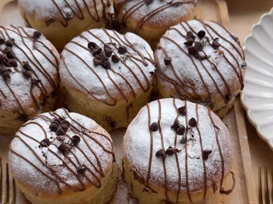 Булочки с шоколадной начинкой