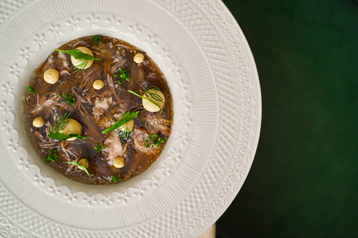 Холодец с говяжьей грудинкой 