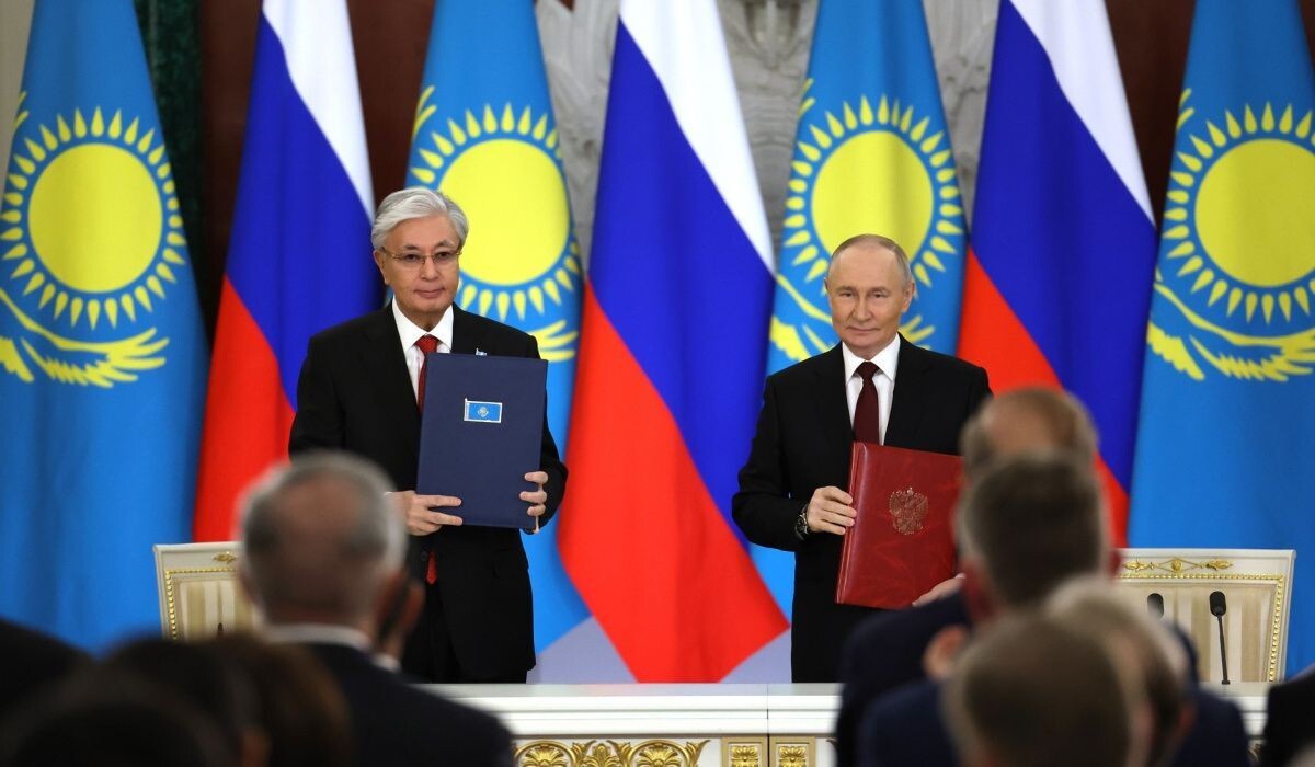     Подписание документов. Источник: kremlin.ru Автор фото: Пресс-служба Президент РФ