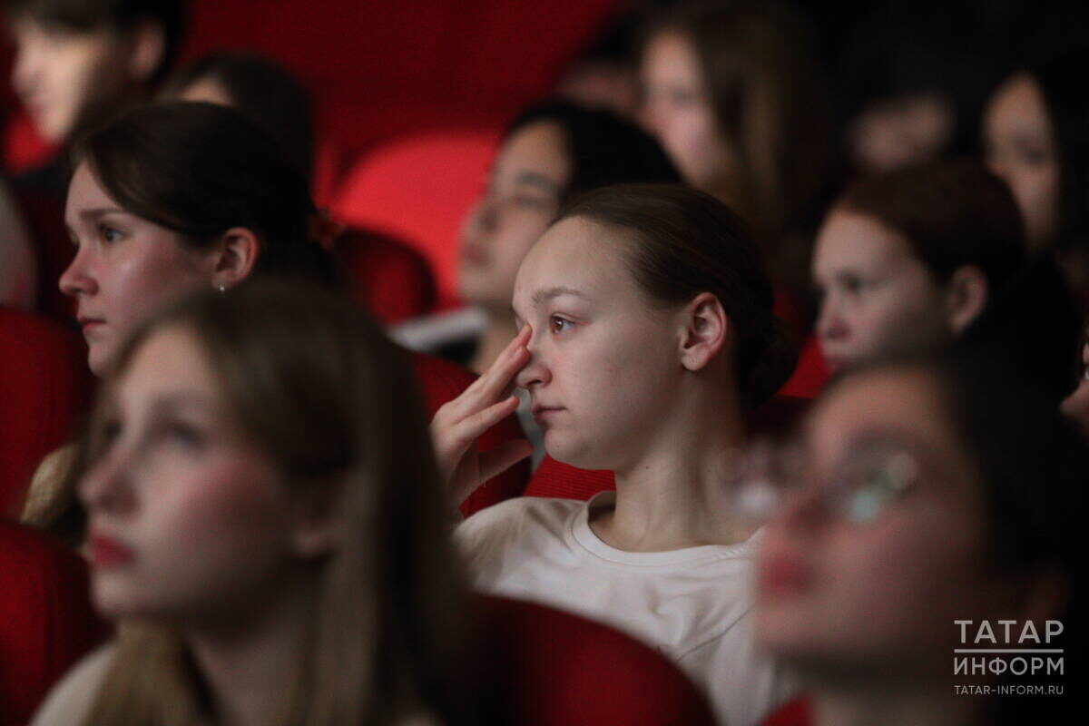 Сотрудники Госавтоинспекции Казани вместе с ГБУ БДД рассказали и показали студентам вузов, чем грозит лихачество и неаккуратность на дорогеФото: © Михаил Захаров / «Татар-информ»