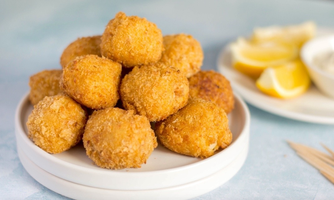 Крокеты из творога и тунца.