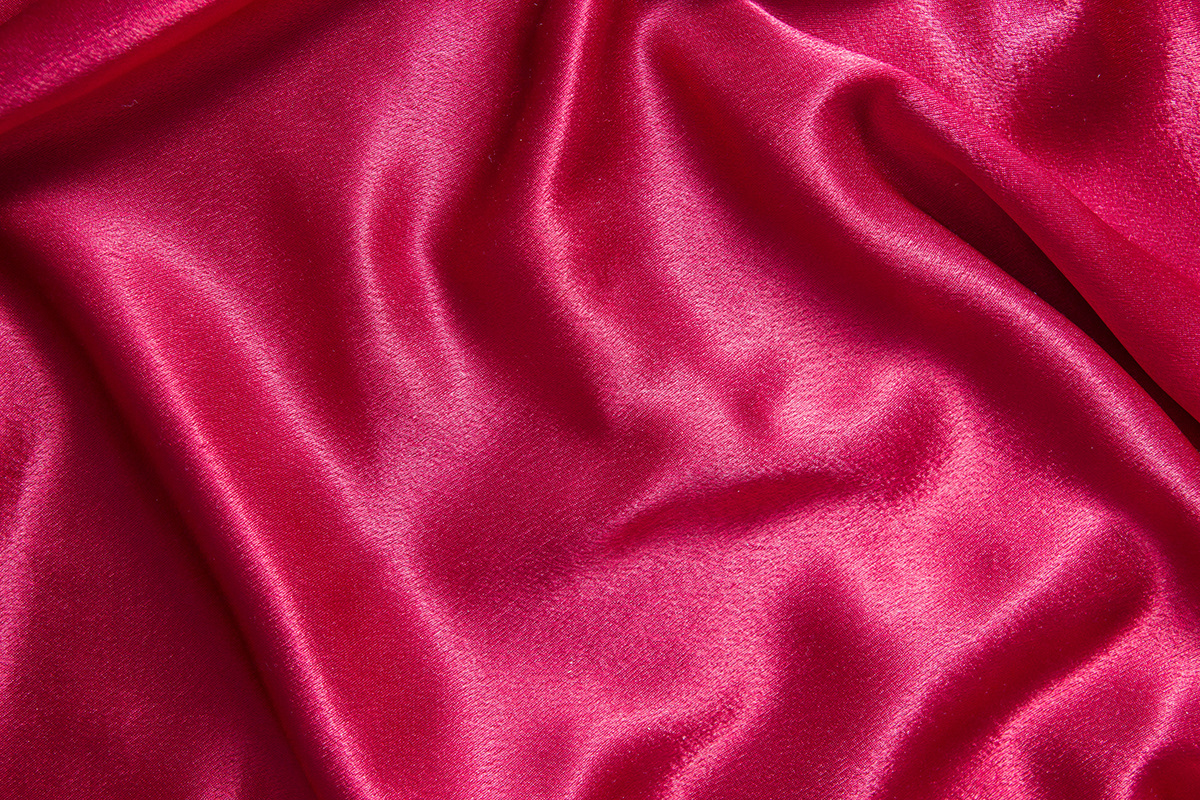 Vimaliss / Shutterstock / FOTODOM📷Эту ткань используют для производства постельного белья, из полисатина шьют одежду, аксессуары и интерьерные вещи