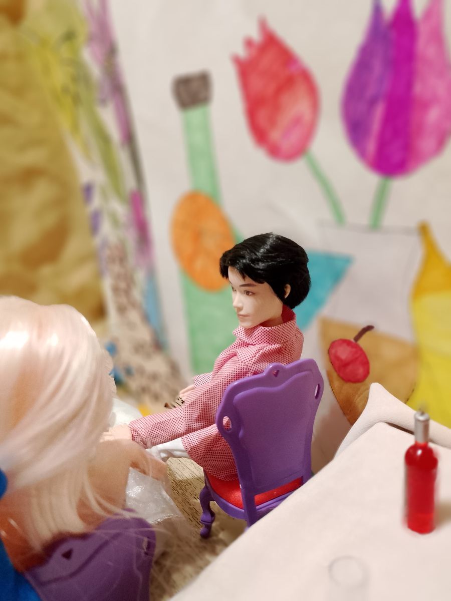 Нет, бутылочка красного на столе это не то, что вы подумали😊