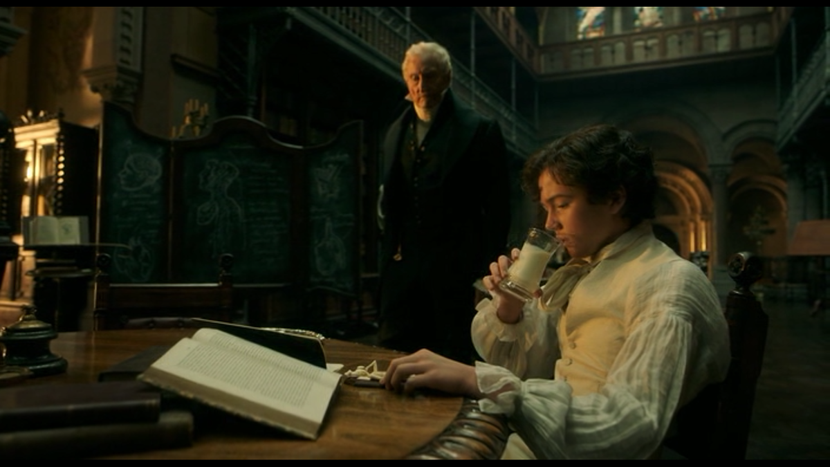 юный Виктор (в исполнении Кристиана Конвери) и его отец Леопольд (в исполнении Чарльза Данса) | скриншот из фильма
