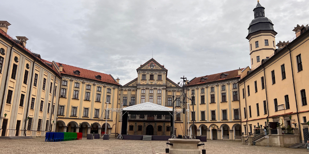 Несвижский замок - это все, что угодно, но только не замок!