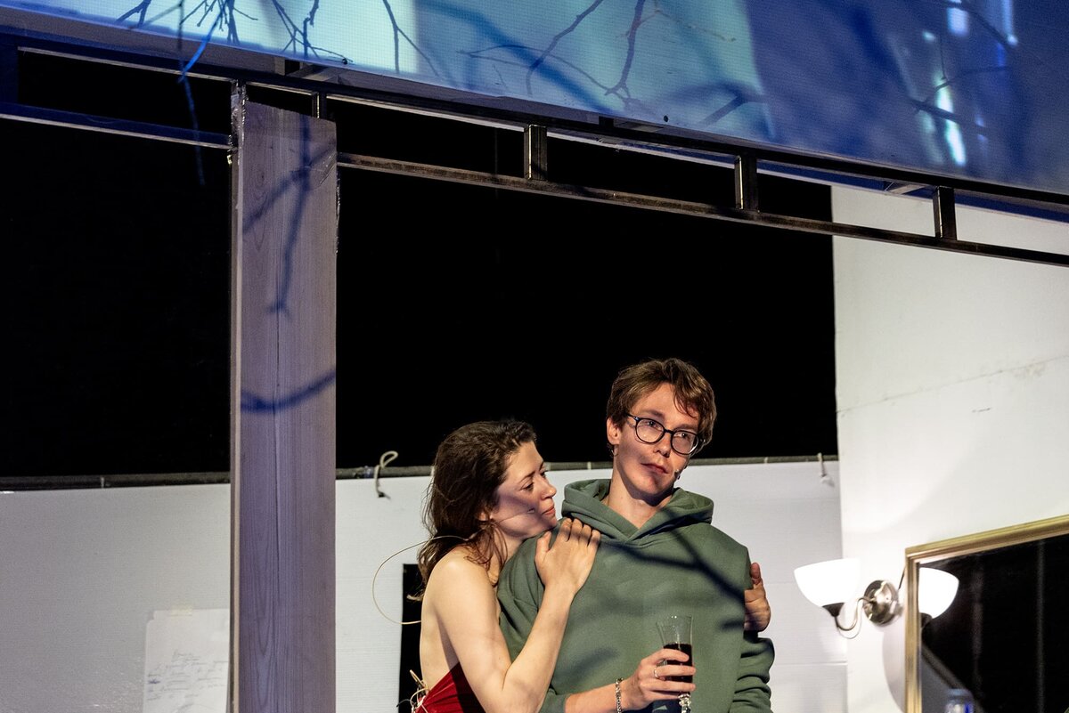 Полина и Илья, сцена из спектакля. фото с официального сайта МТЮЗ