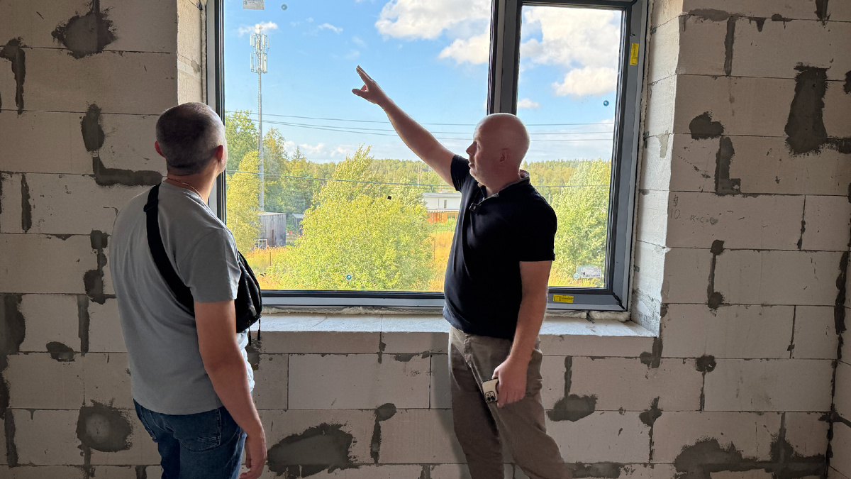 Автор статьи — инженер Михаил Зайцев. Он рассказывает, как на практике проходит остекление загородного дома: этапы, контроль и типичные ошибки.