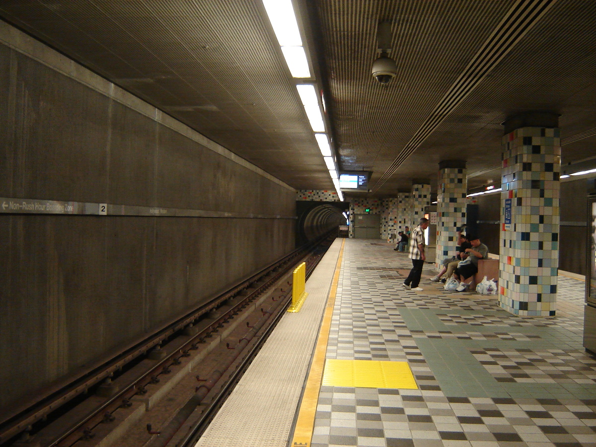 Станция на красной ветке метро Лос-Анджелеса