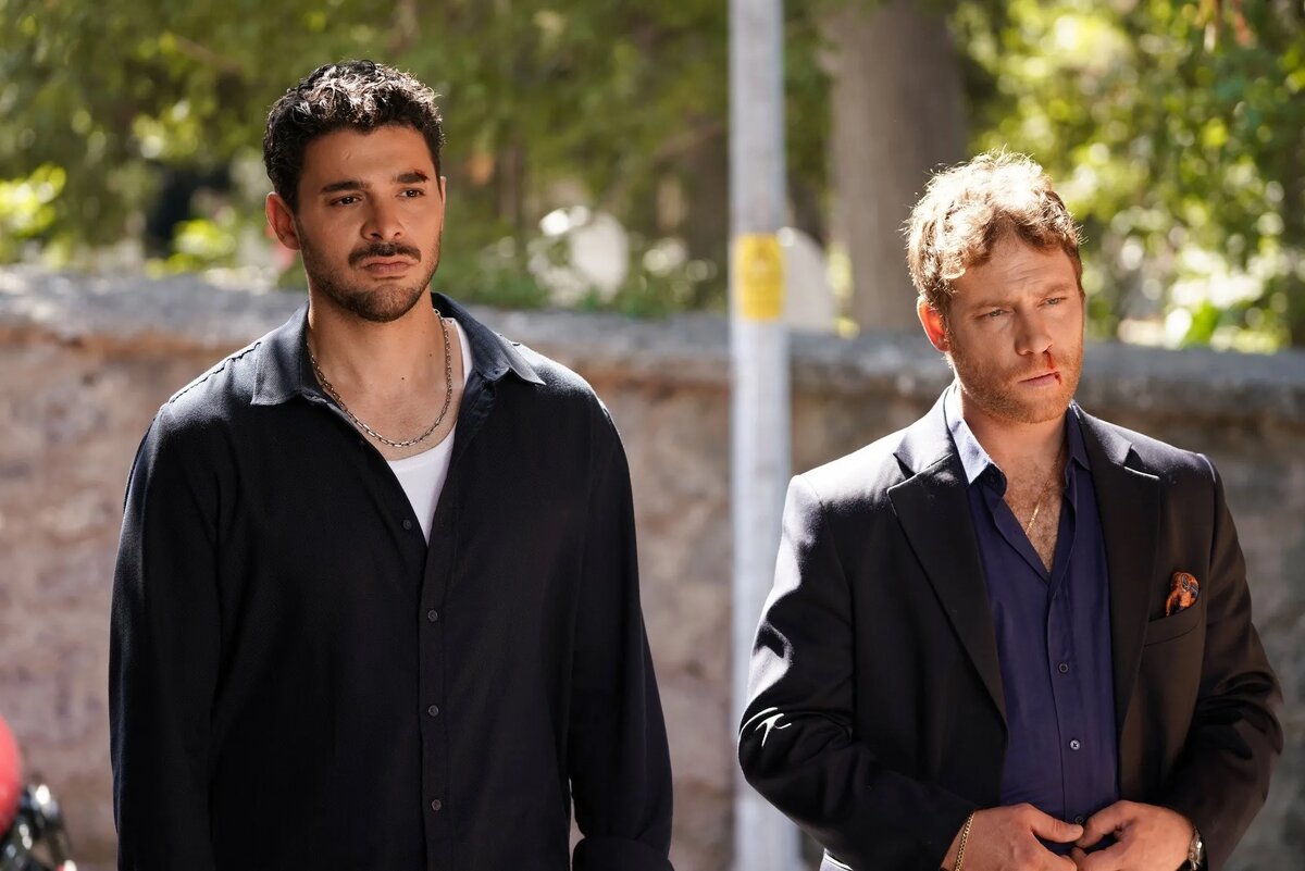 Азиль и Мехмет. Кадр из сериала "Глаза Чёрного моря". Фото найдено в яндекс картинках.