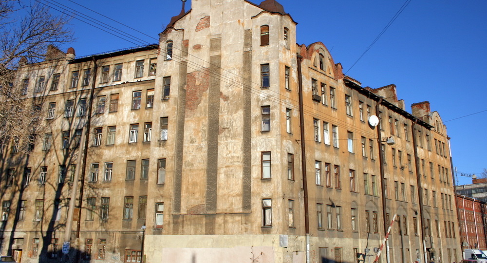 В Санкт-Петербурге на улице Розенштейна частично сносят дом Лялевича