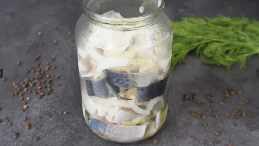 Два часа — и рыба готова. Забудьте про рассол. Новый способ посола рыбы, который работает. Вы точно так не солили...