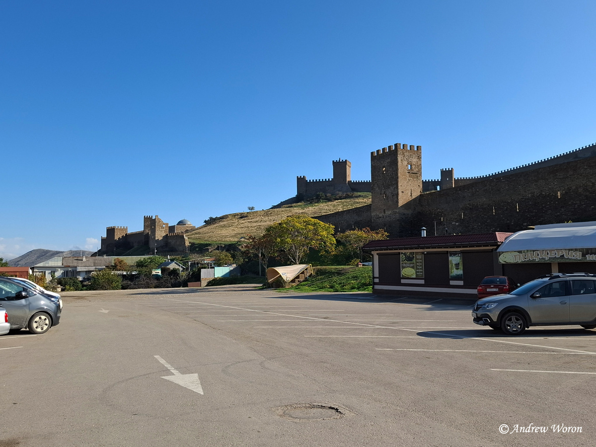 Площадь перед крепостью