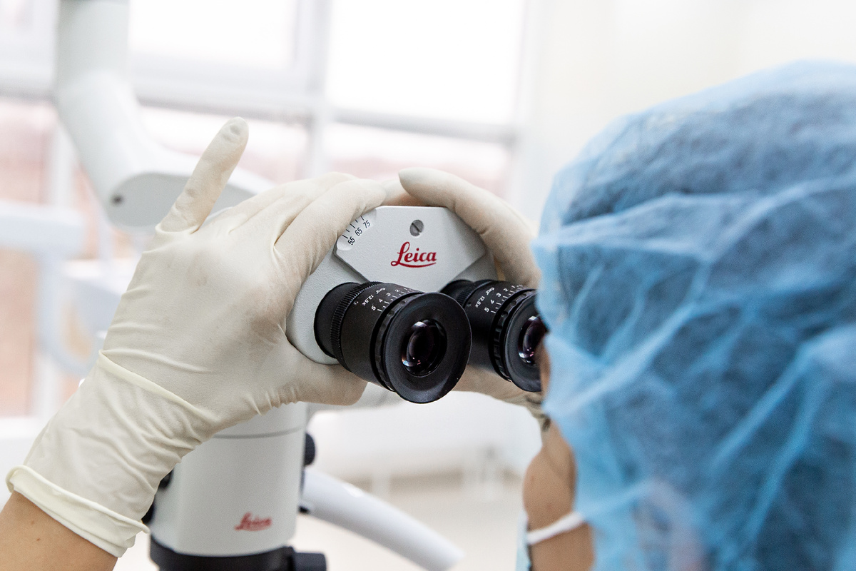 В ПРАЙМе проводятся сложнейшие зубосохраняющие операции с помощью дентального микроскопа. 