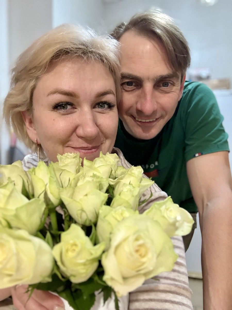 Гриша заранее начал дарить мне букетики))