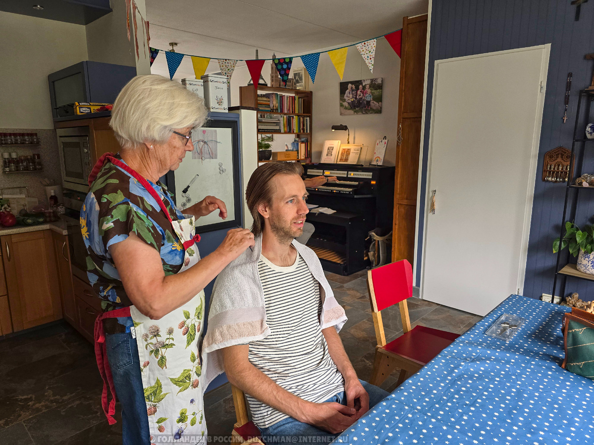 И моя мама до сих пор заботится обо мне, когда я прилетаю домой - вкусно готовит, даёт отдохнуть и сидит с её внуками, или делает стрижку. Фото: Голландец в России 