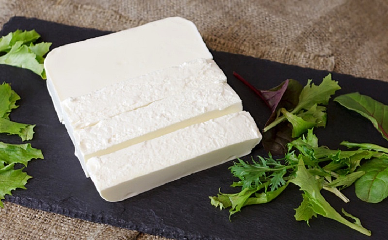 Домашний сербский сыр: быстрый рецепт за пару минут