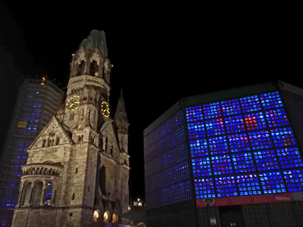 Мемориальная церковь кайзера Вильгельма. Или, как её называют местные, "Полый зуб". Берлин