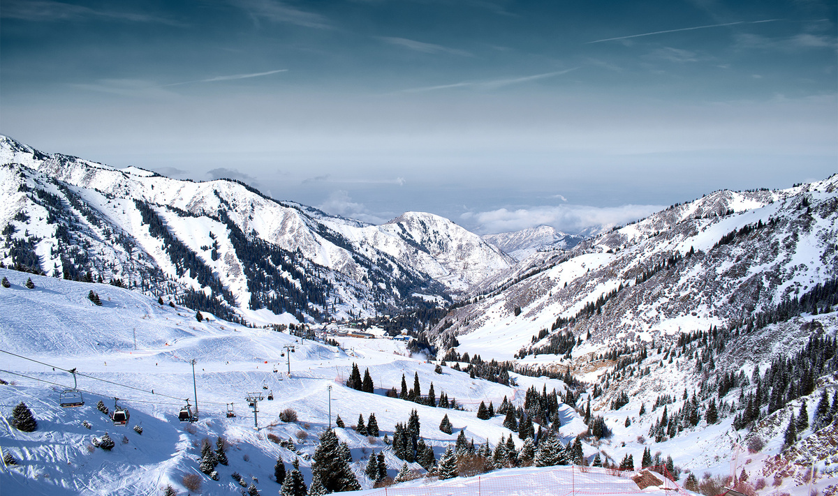 Горный курорт Шымбулак находится в 30 километрах от Алматы, на хребте Заилийский Алатау.Фото: Yerbolat Shadrakhov / Shutterstock.co