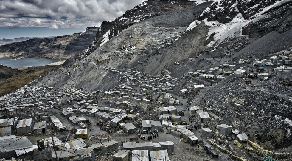 Без воздуха и логики: как 50 000 человек живут на высоте Эльбруса