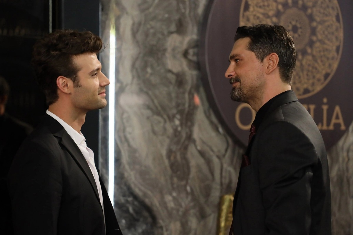 Здесь и далее - кадры из сериала Незнакомка в зеркале