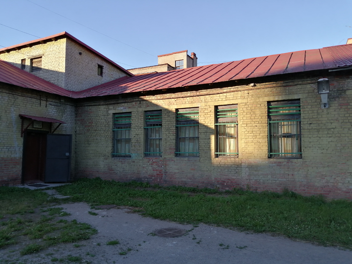 Вход в зал тяжелой атлетики Политеха. Теперь правда, это зал уже скорее для пауэрлифтинга и армрестлинга.