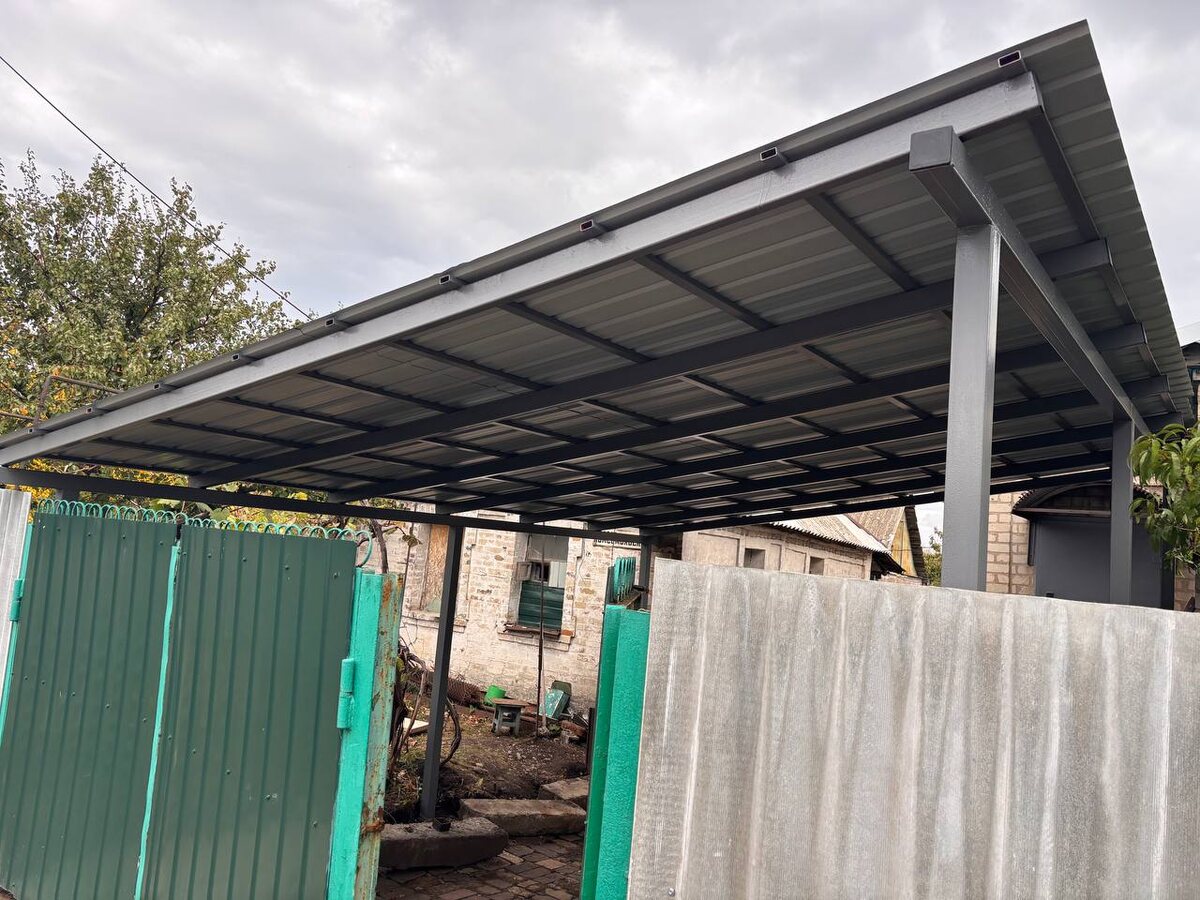 Навес из зелного профнастила