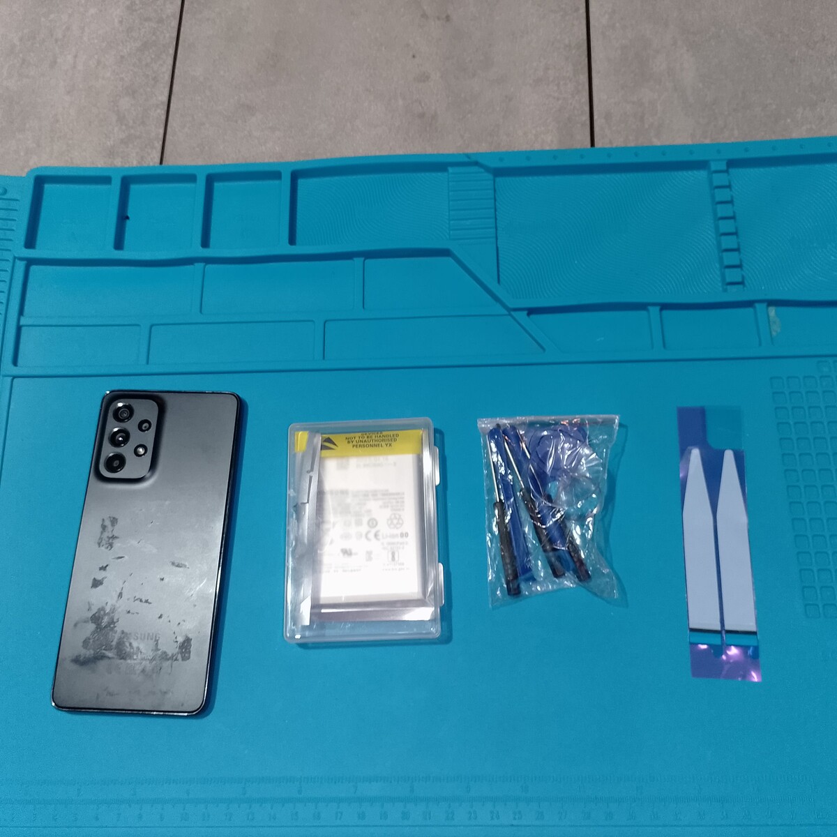    Сначала заранее разложите винты по зонам — затем сборка пойдёт быстрее.