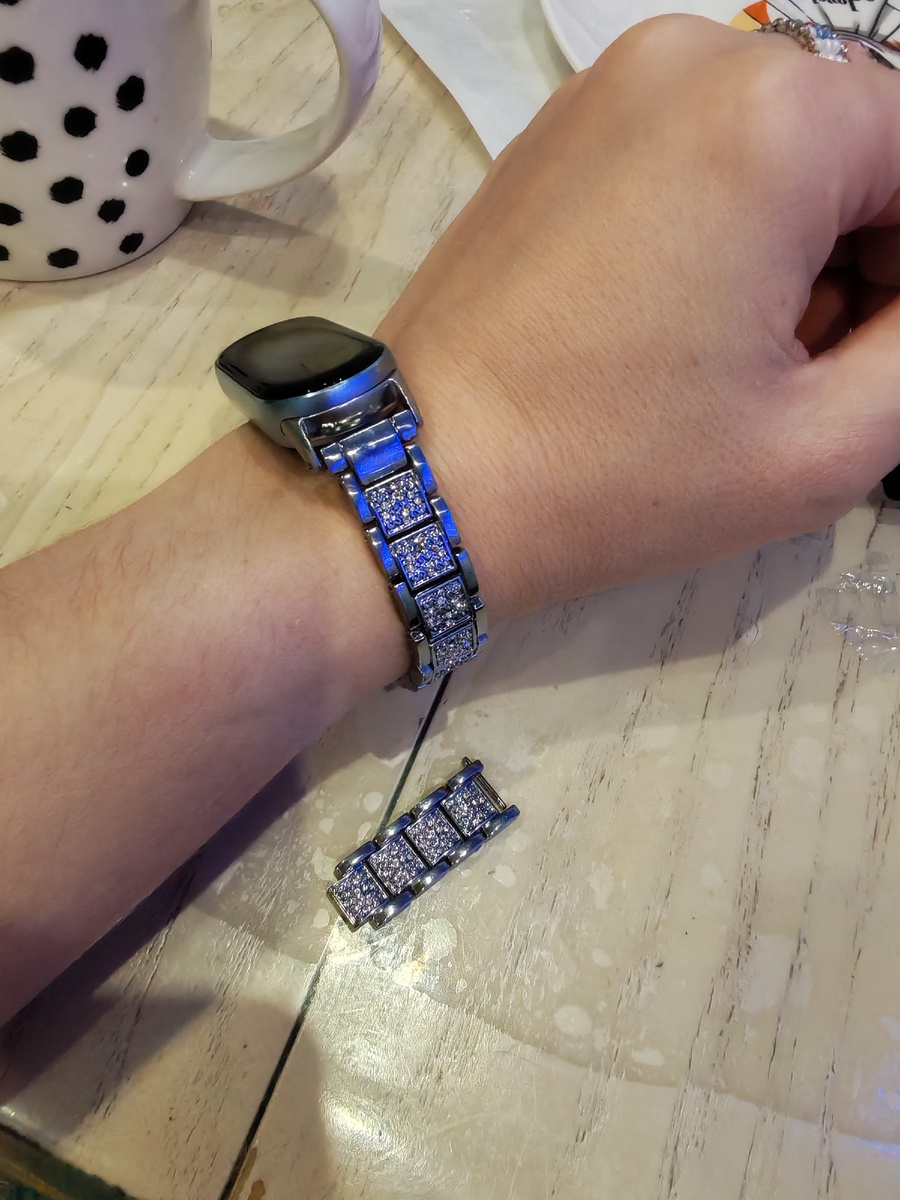 Уменьшила на 5 звеньев, инструмент для уменьшения был в комплекте. 